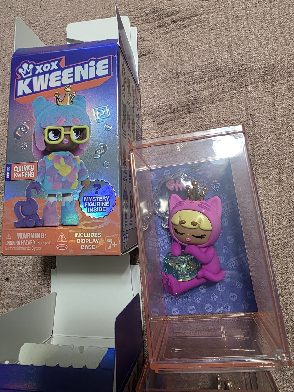 2 - XOX Kweenie Collectible Vinyl Figures - Pink & Green - Picture 3 of 5